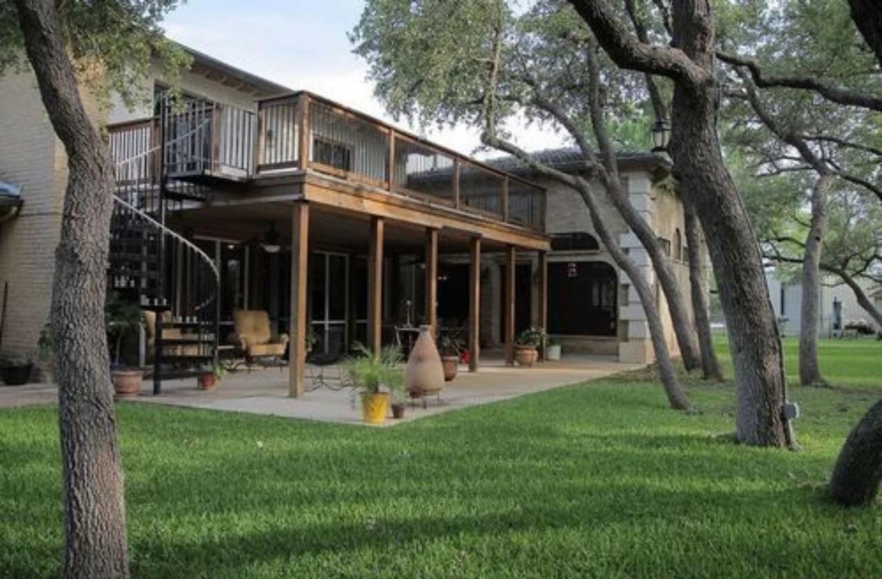 Live Oaks Bed And Breakfast Ювалде Экстерьер фото